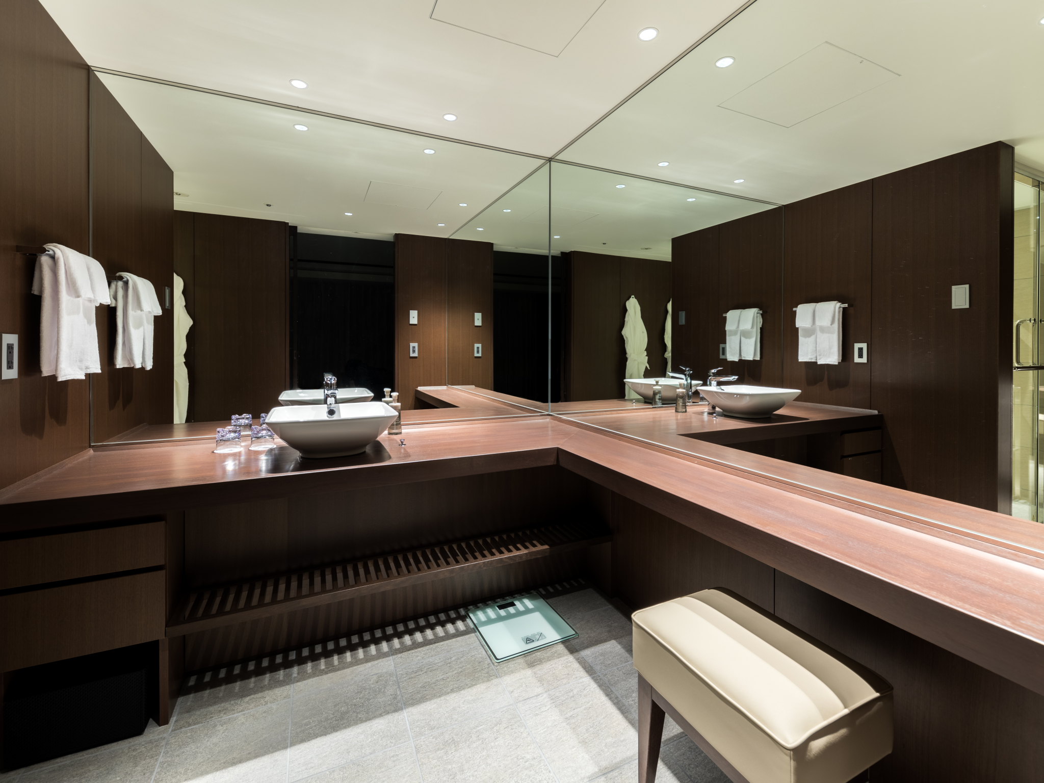 Executive Twin Bed Room