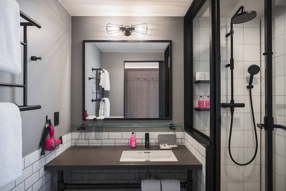 Moxy Tokyo Kinshicho Room, 2 Twin Beds 6