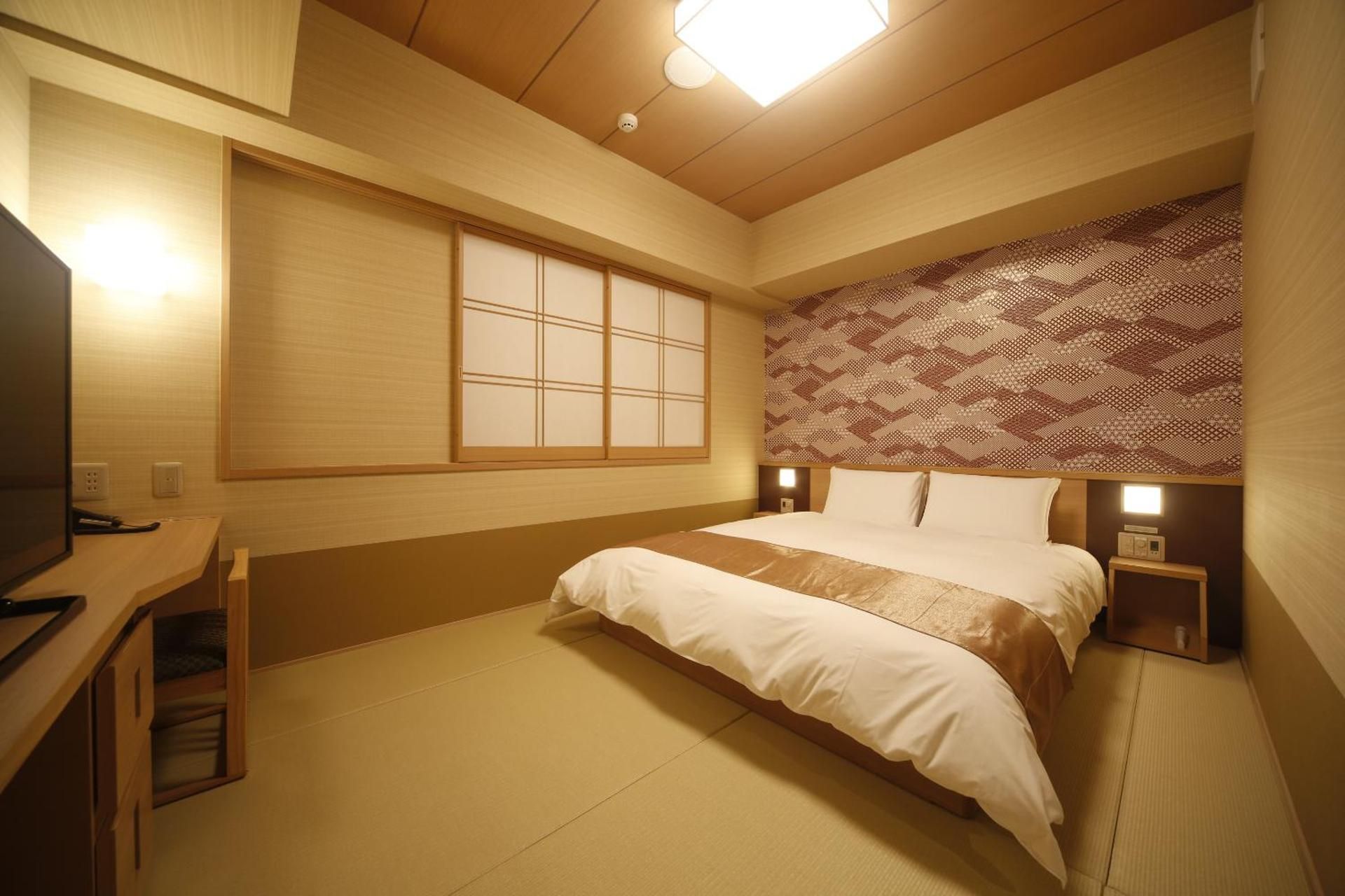 Moderate Queen Room - Non-Smoking