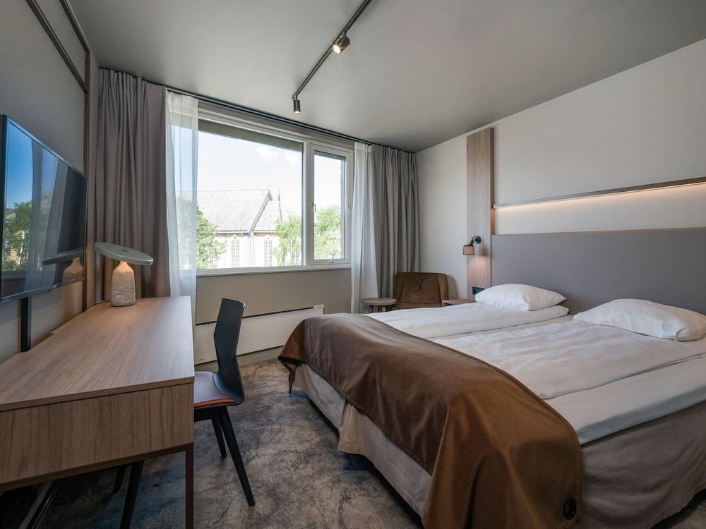 undefined Quality Hotel Saga 10