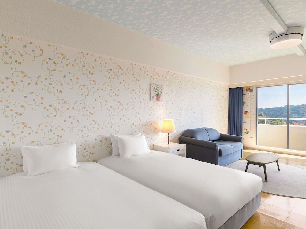 Standard Room, 3 Twin Beds, Mountain View