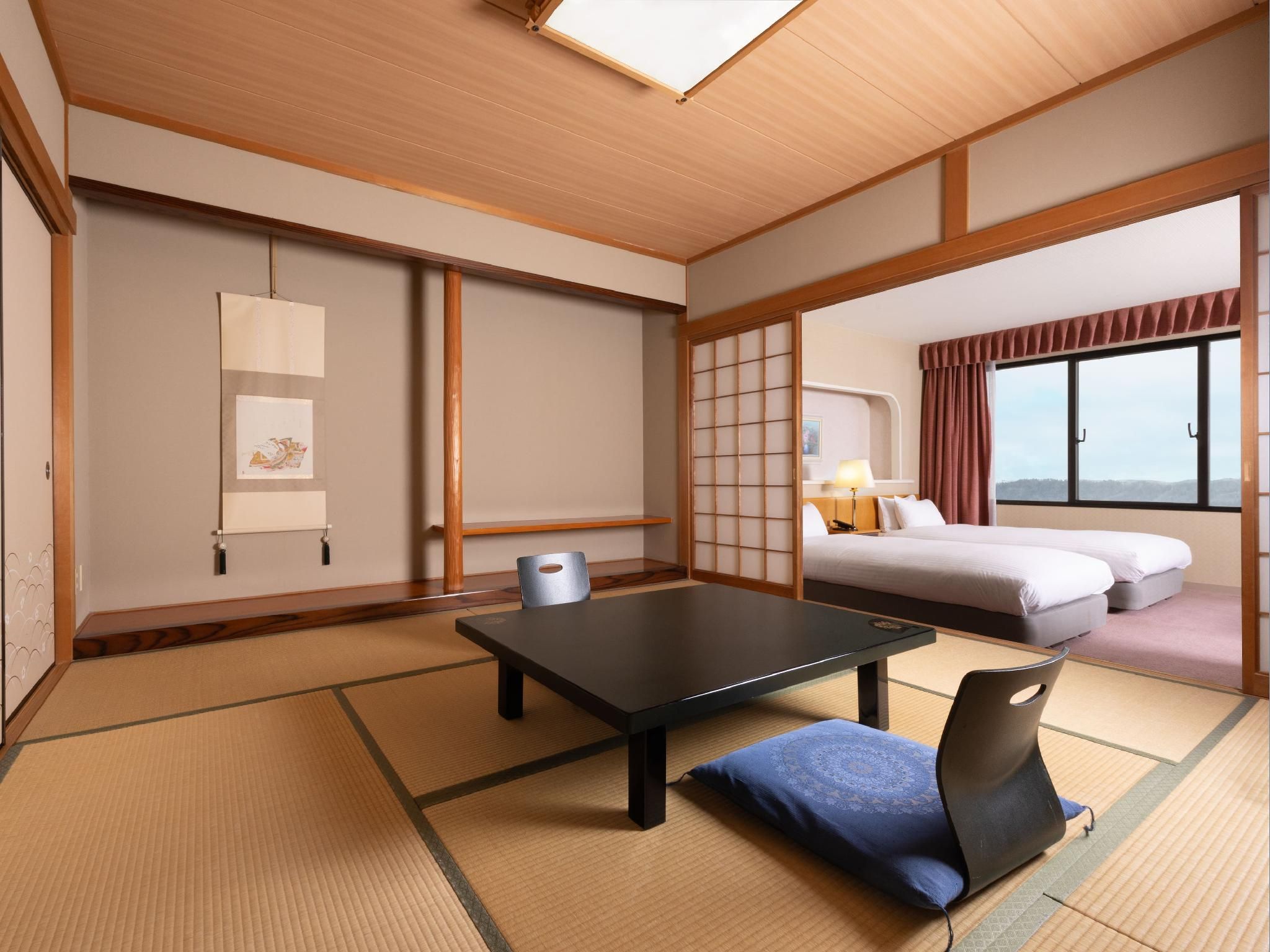 Classic Junior Suite, Japanese-Western style, 2 single beds and 2 futon beds, Mountain view
