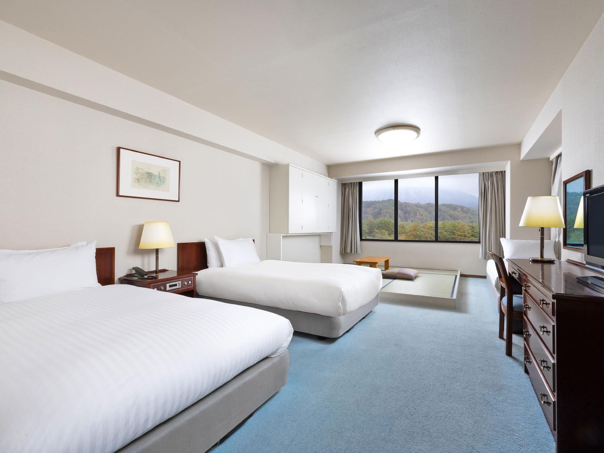 Standard Triple 2 Single Beds And Sofabed, Ocean Or Sea View