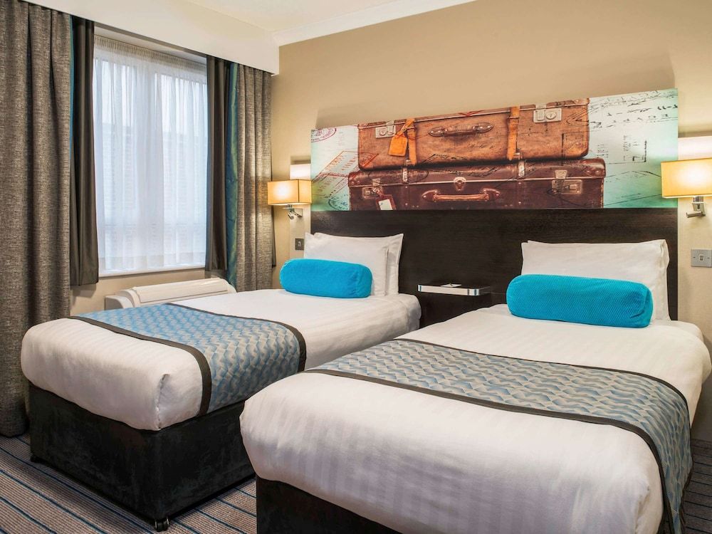 Mercure London Heathrow Hotel Standard Room, 2 Twin Beds 2