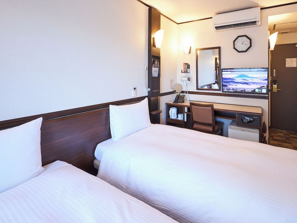 Toyoko Inn Tokyo Ueno Tawaramachi-eki Economy Twin Room, 2 Twin Beds, Smoking 2