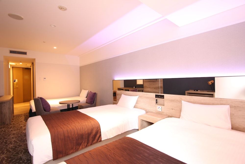 Superior Twin Room+Sofa Bed (Bathroom With Washing Place, Toilet Partition)