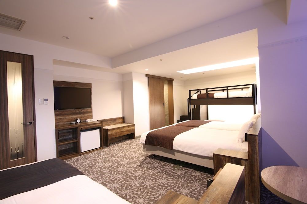 Family Pleasure Room (Bath With Washing Place, Private Toilet, Double Sink, Bunk Bed)