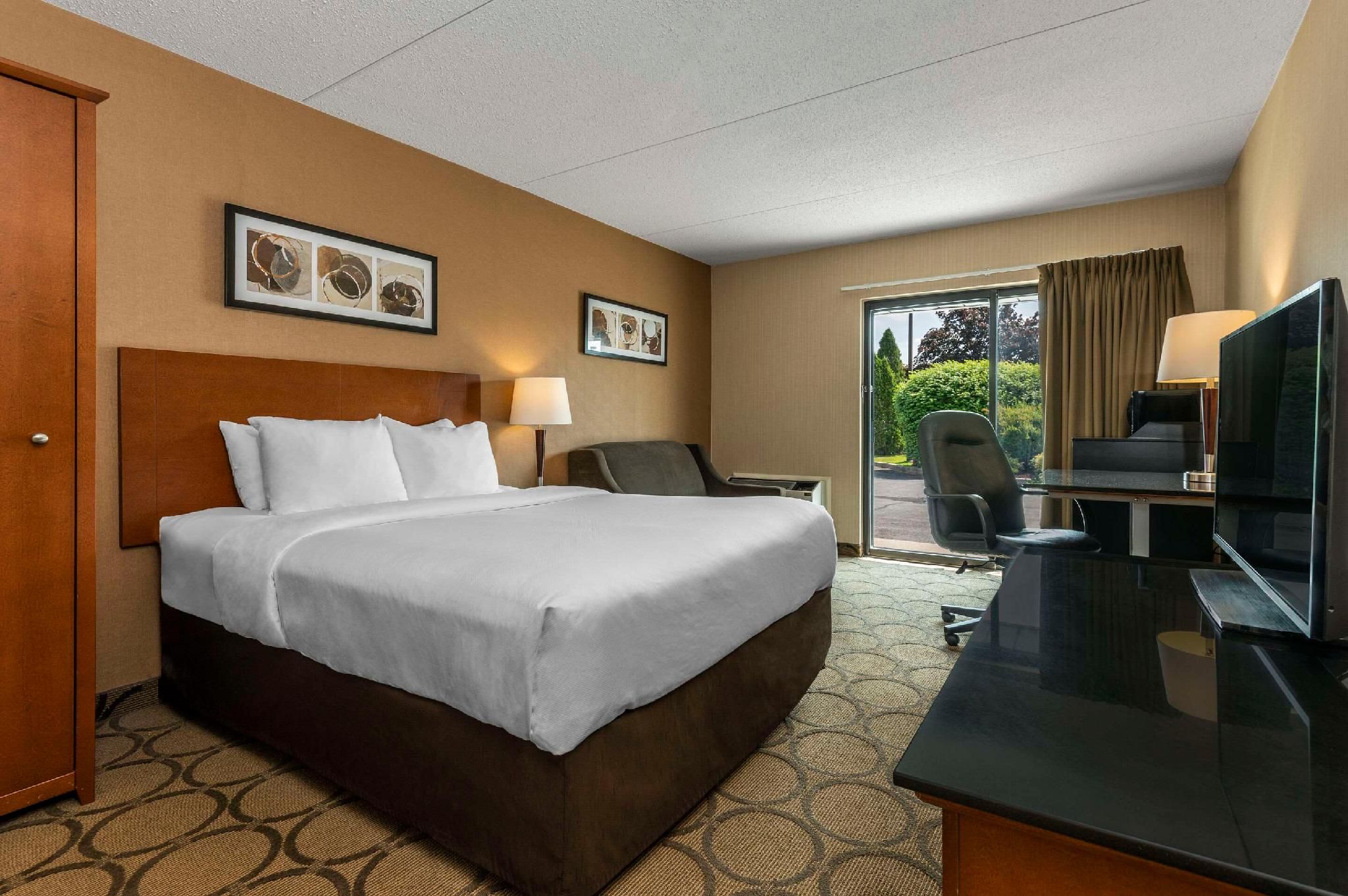 1 Queen Bed, Nonsmoking, Upgrade