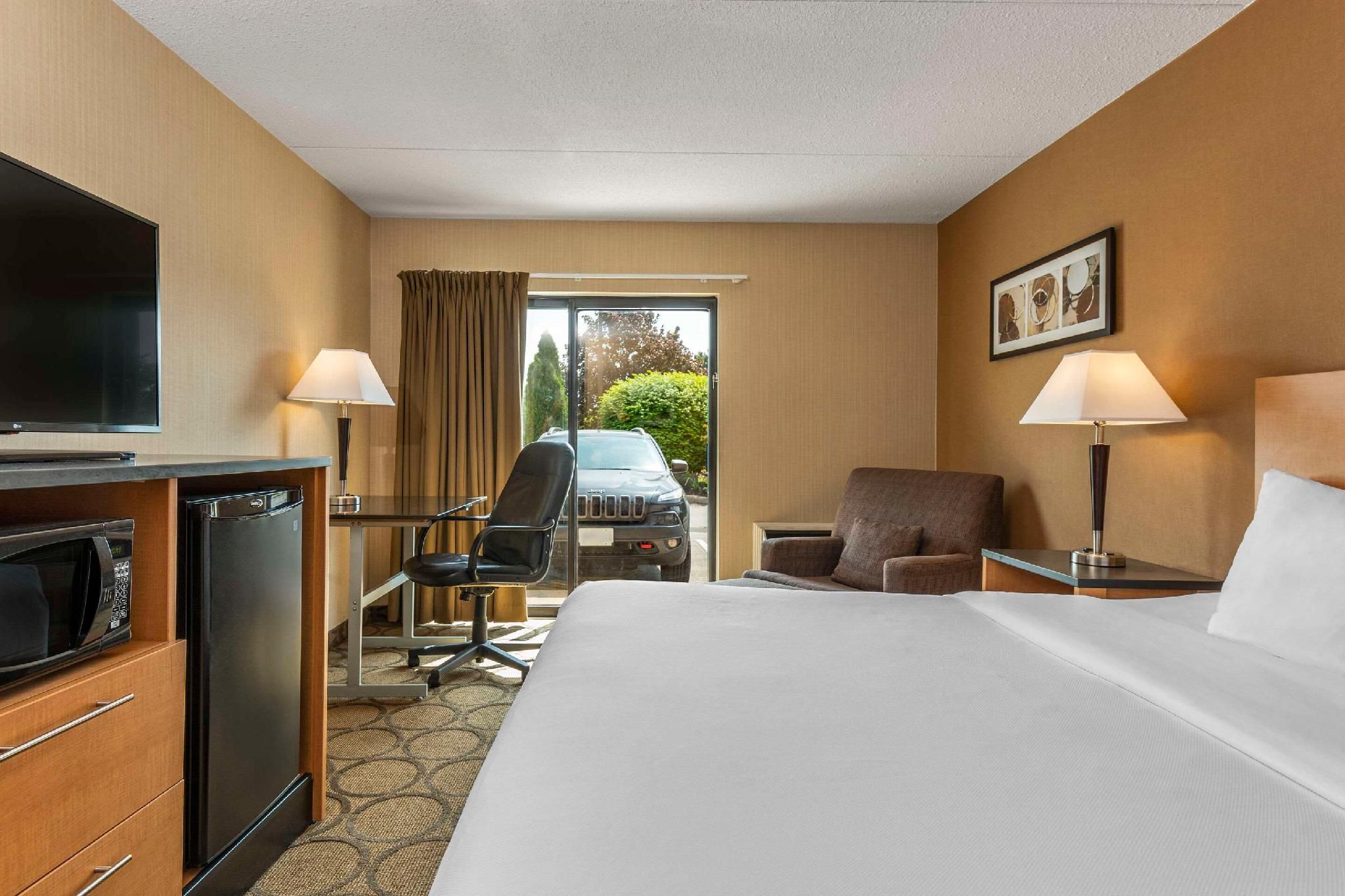 1 King Bed, Nonsmoking, Upgrade