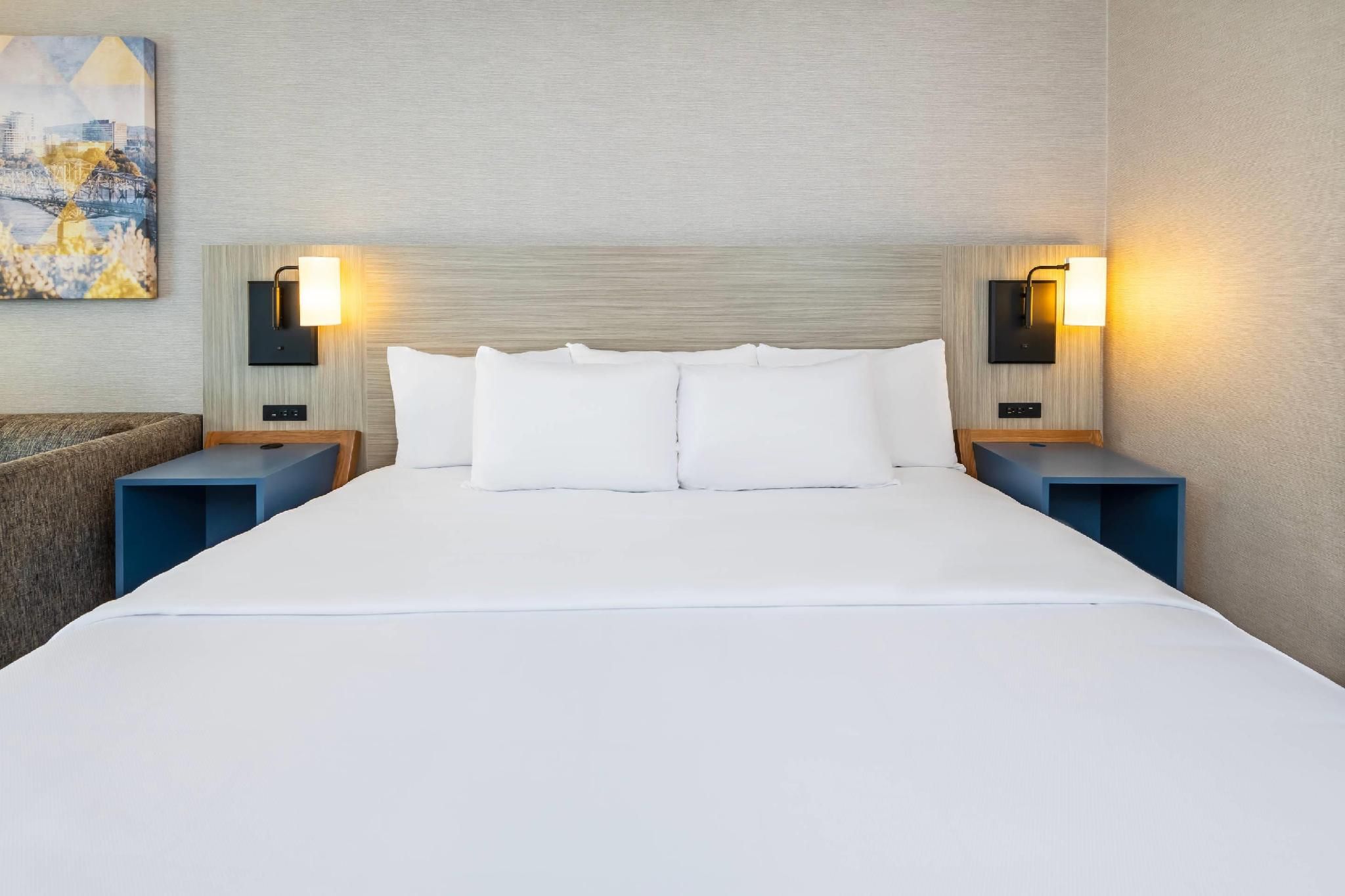 1 Queen Bed, Nonsmoking, Accessible, Upgrade