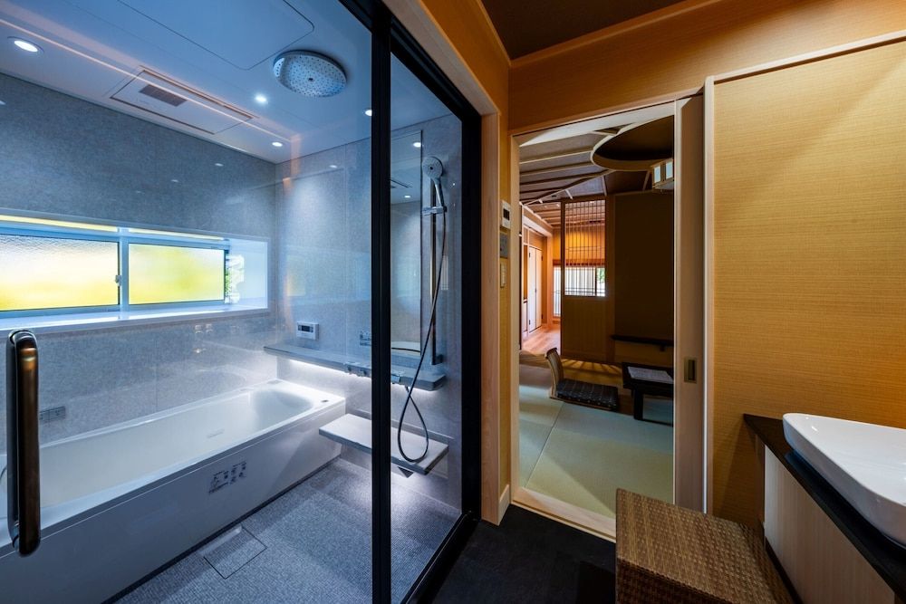 Deluxe Room, Non Smoking, Bathtub