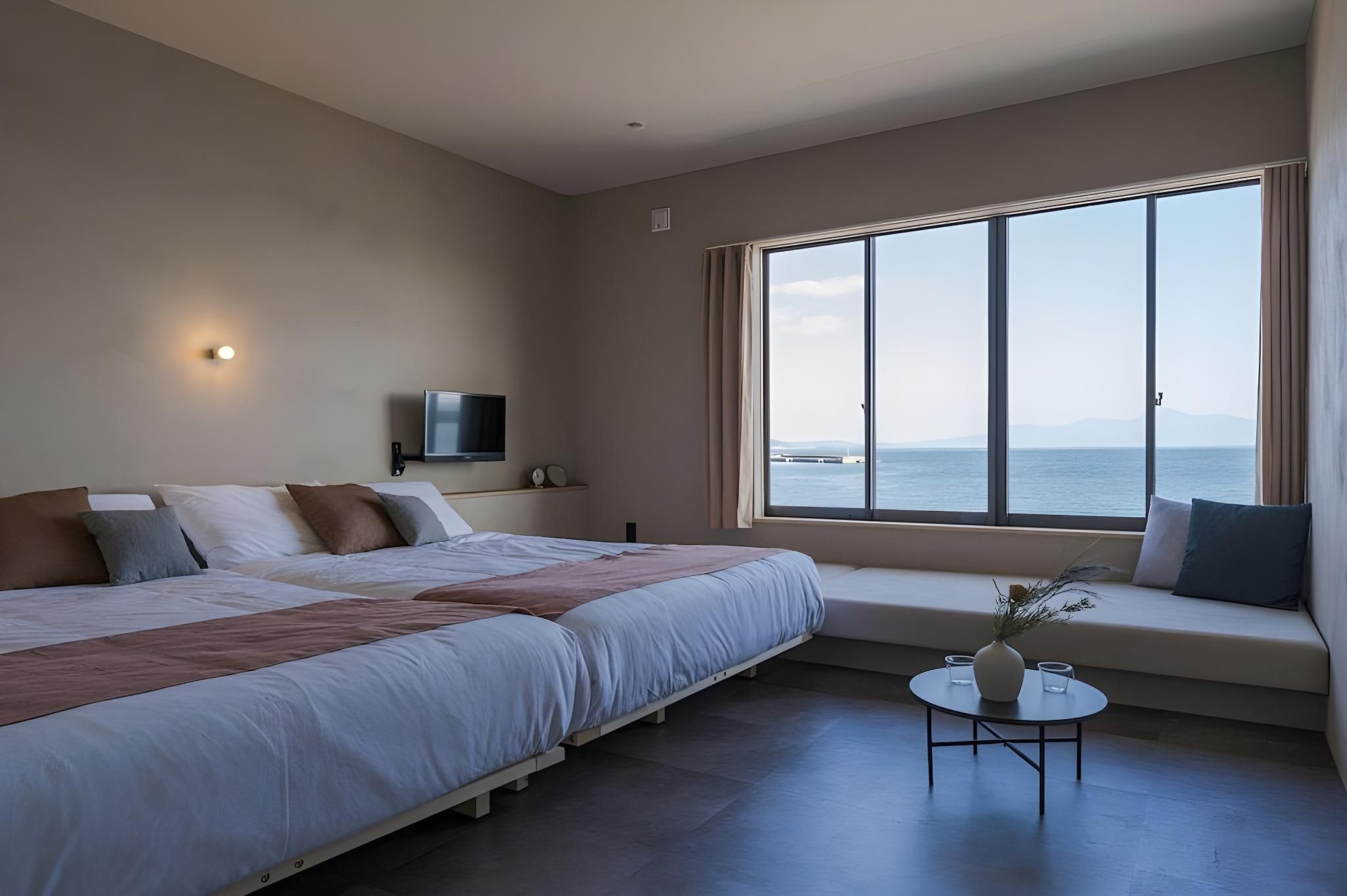 Standard Twin Room with Sea View