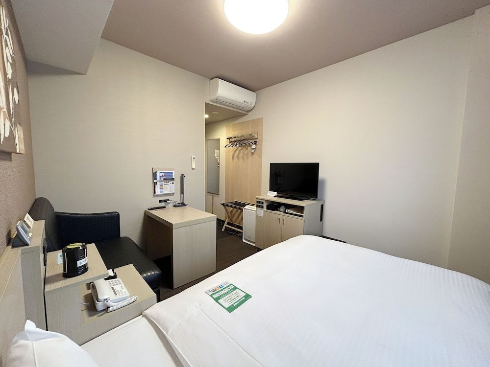 Single Room, Smoking