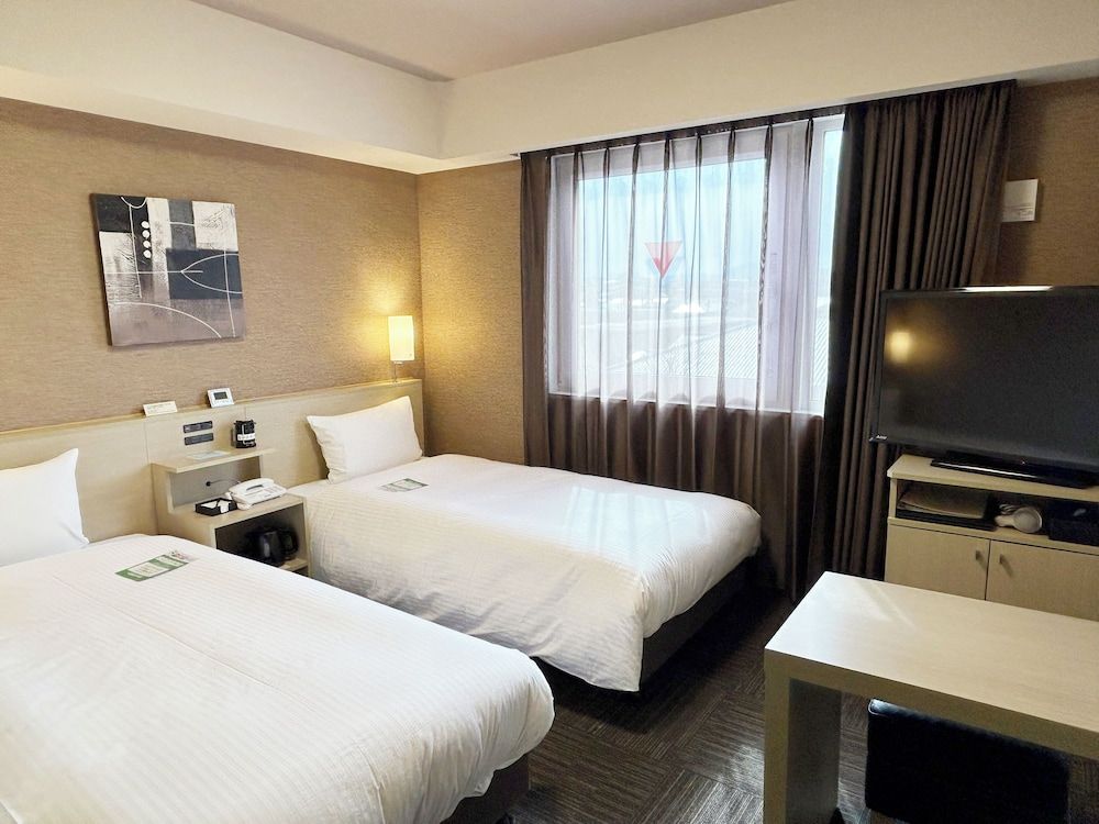 Twin Room, Smoking