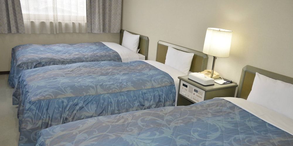 Basic Triple Room, Smoking