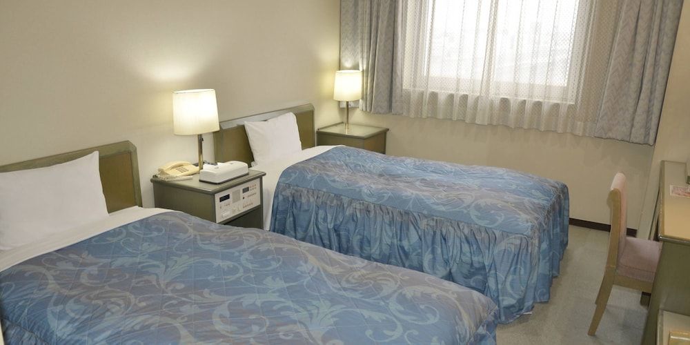 Basic Twin Room, Smoking