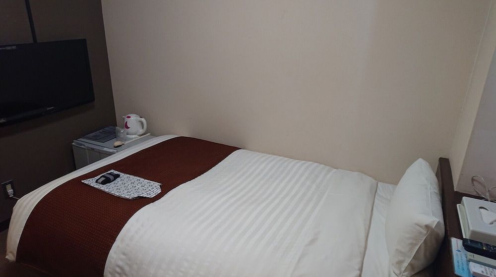 Semi Double Room, Smoking