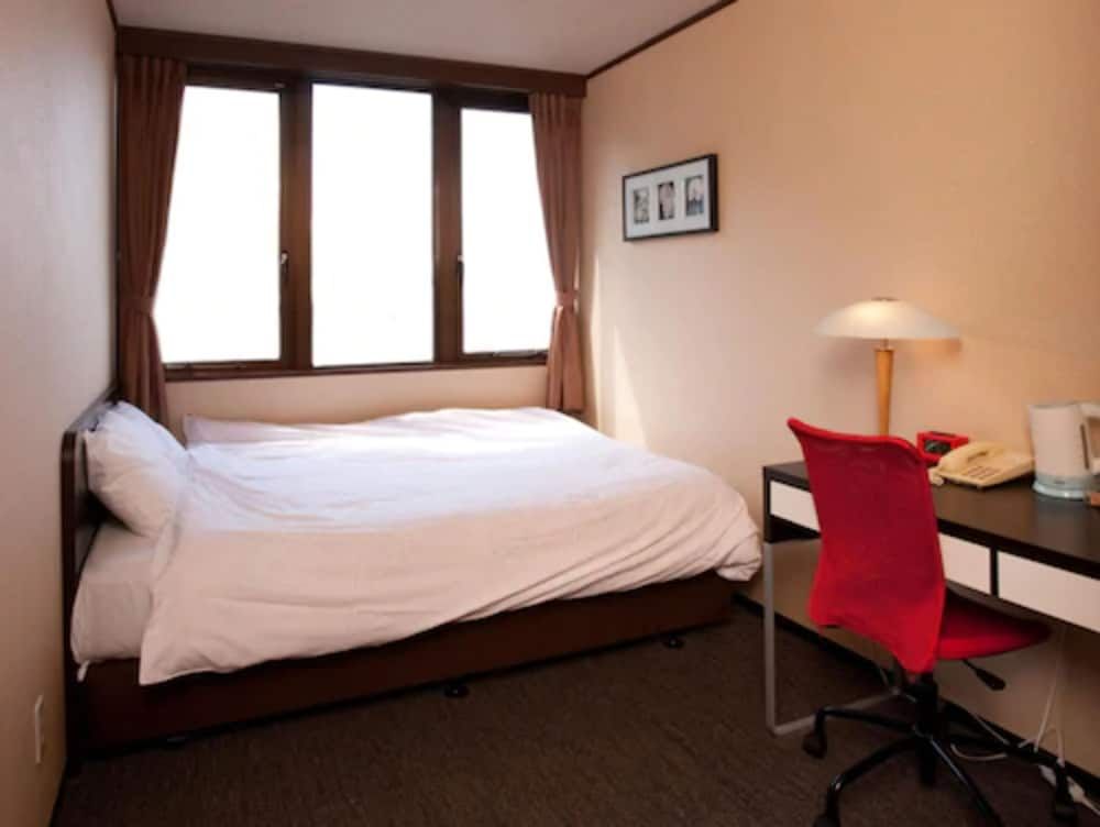 Double Room, Smoking