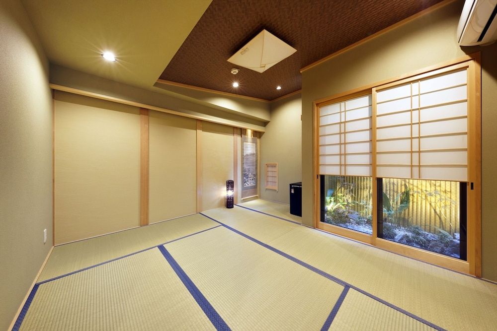 Japanese-Style Superior Room with Shared Bathroom - First Floor - Momiji