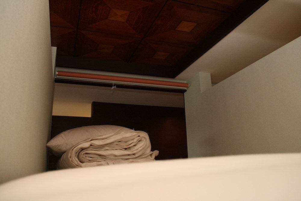 YAWP! backpackers - Hostel 2 beds out of 12, shared with other guests 7