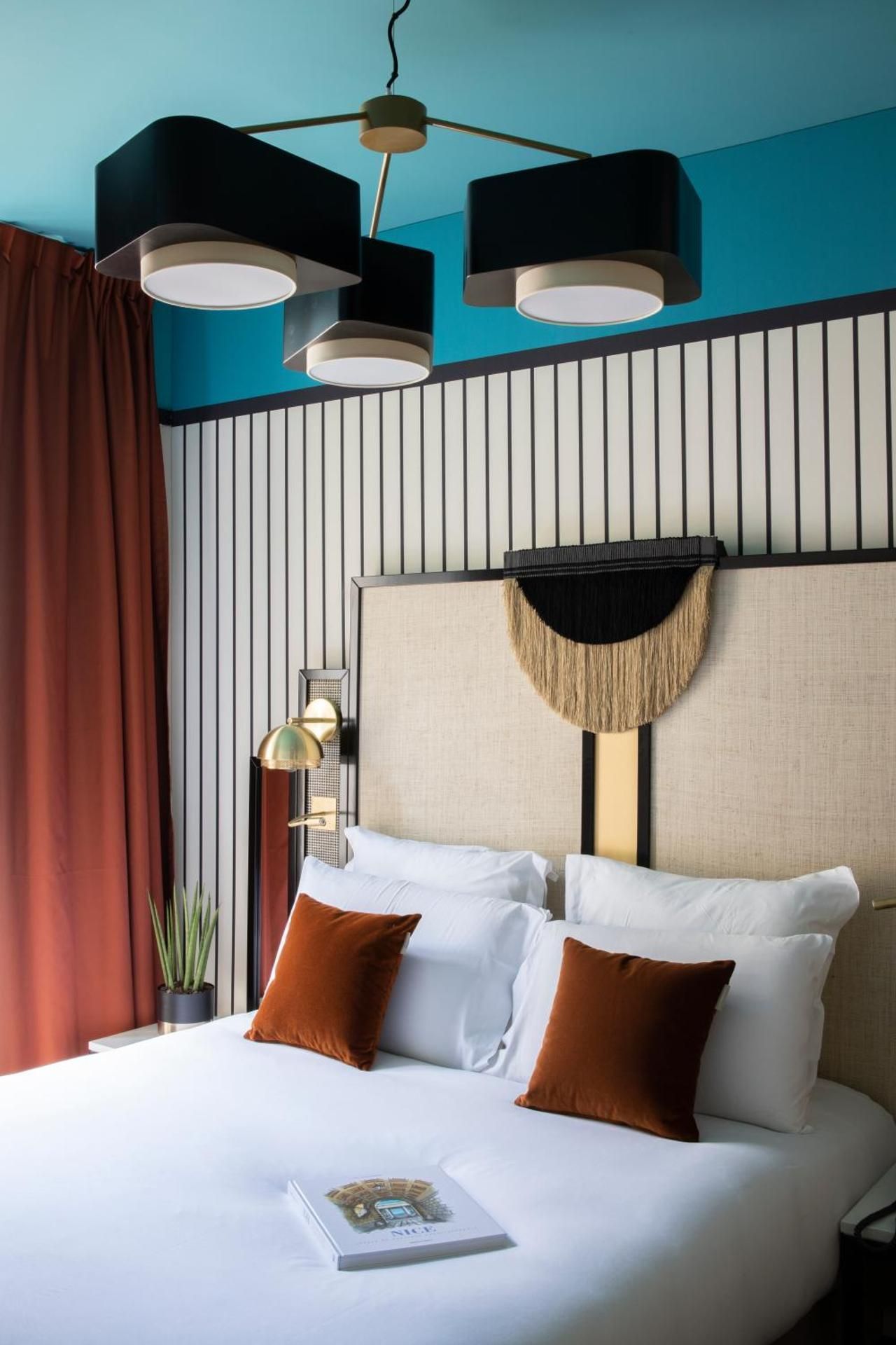 1 Queen Bed, Nonsmoking, Superior Room, Sofabed