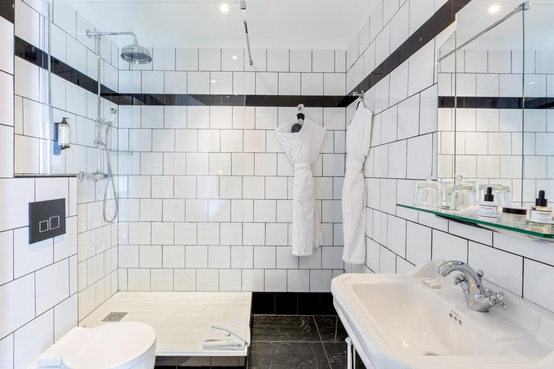 Accessibility - 1 King, Roll-in Shower, Executive Room, Nonsmoking