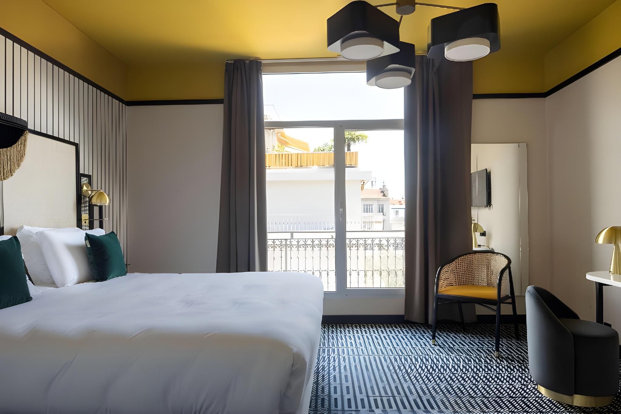 1 Queen Bed, NonSmoking, Superior Room
