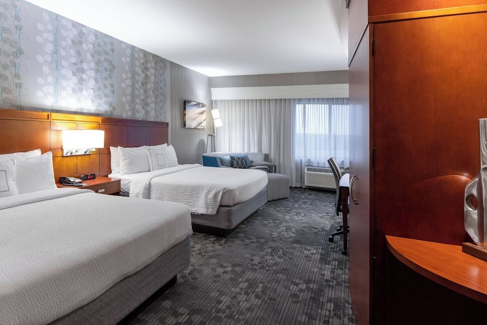 Room, 2 Queen Beds, Non Smoking (Hearing Accessible)
