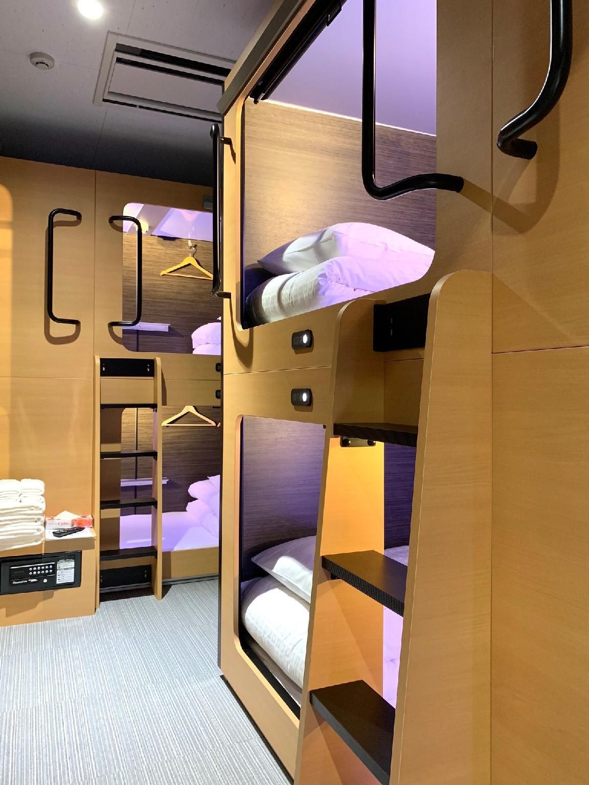 Group Room for 4 People with 2 Bunk Beds - Non-Smoking