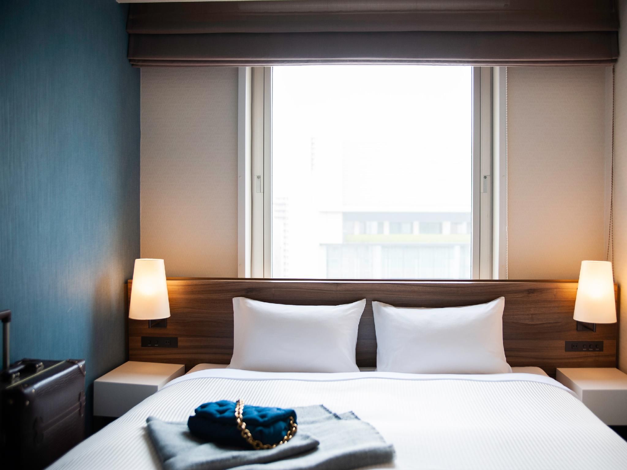 Standard - 1 Queen Bed 1 Person