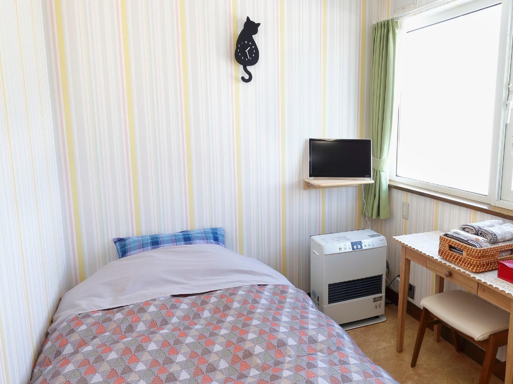 B&B Ken&Mary Single Room with Shared Bathroom