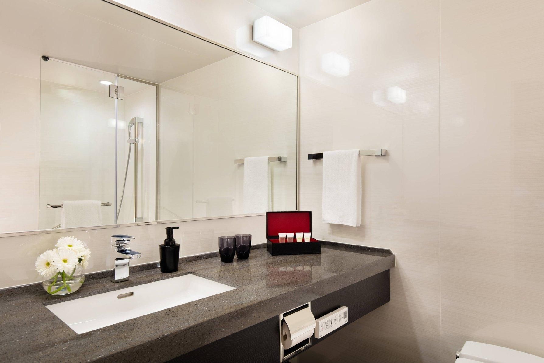 undefined Courtyard by Marriott Shin-Osaka Station 7