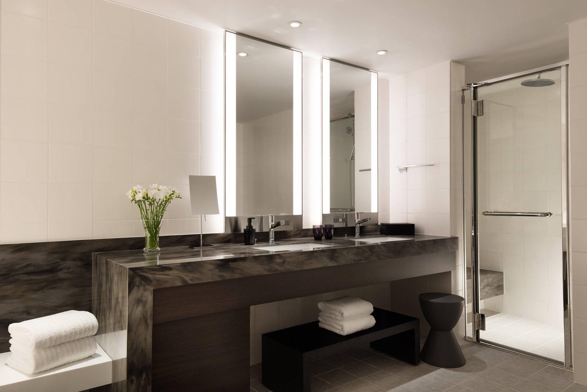Courtyard, Executive lounge access, Suite, 1 King, High floor