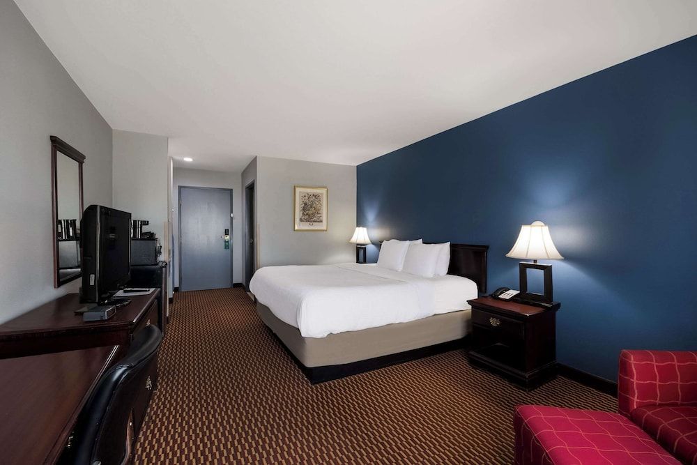 Standard Room, 1 King Bed, Non Smoking