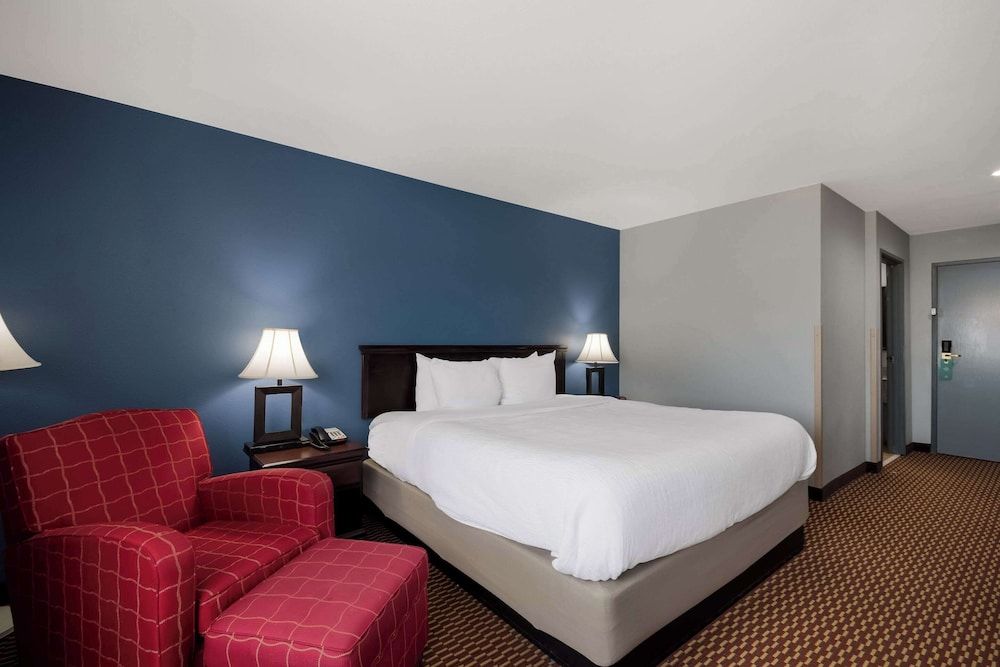 Suite, 1 King Bed, Non Smoking