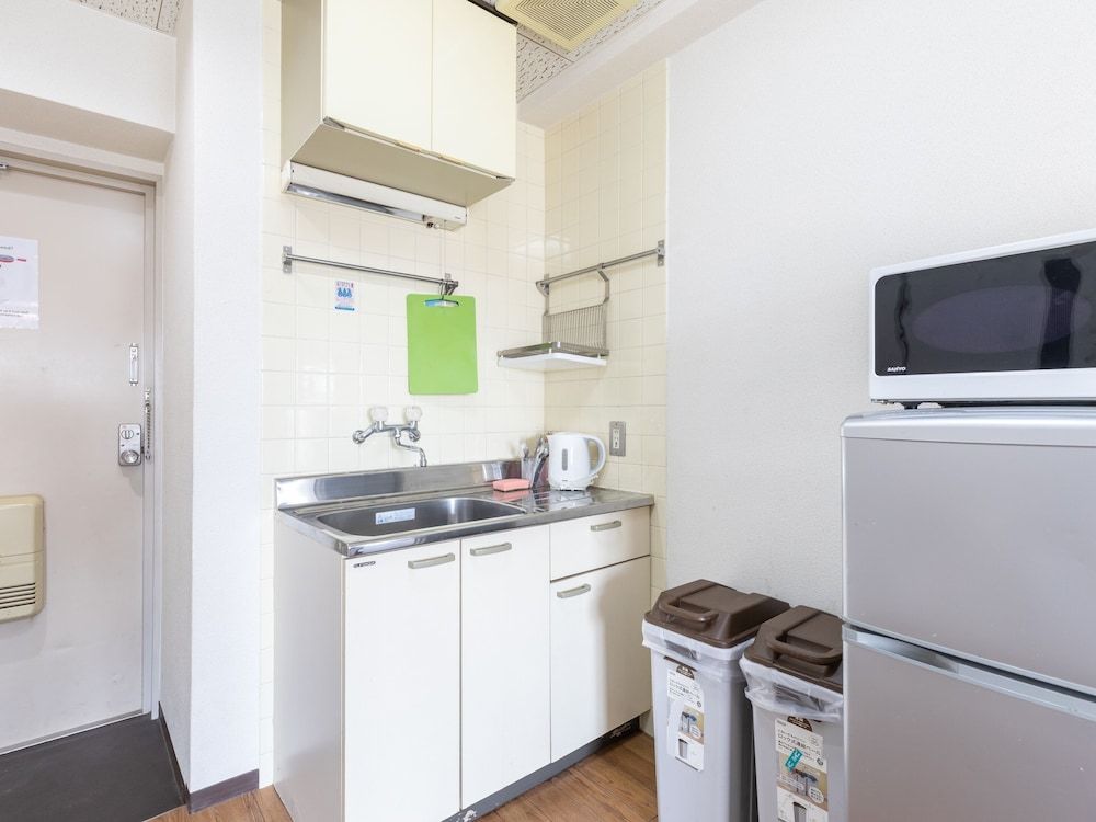 Sakura Guest House Triple Room, Non Smoking 10