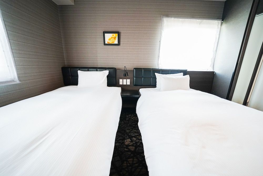 Quintessa Hotel Tokyo Haneda Comic & Books Twin Room 2