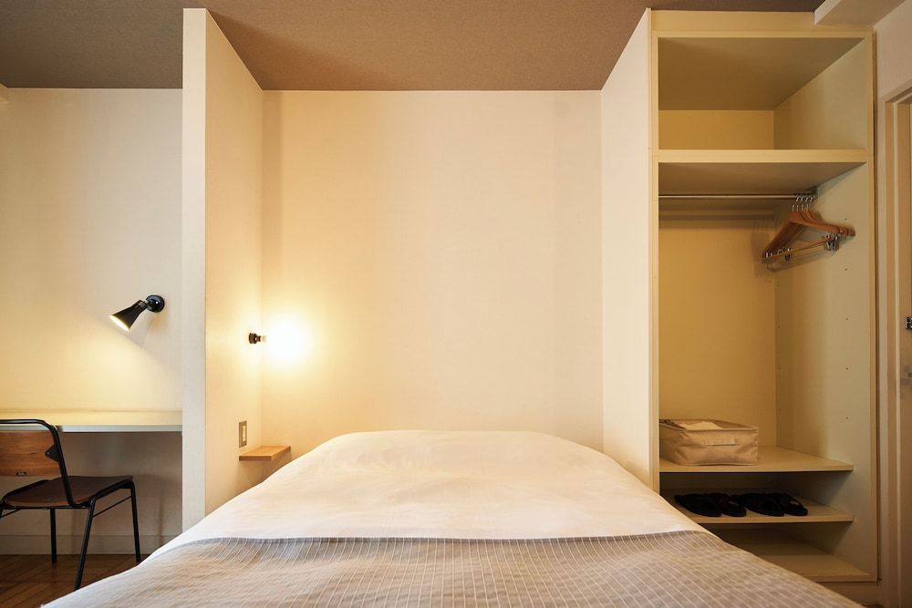 Wide Single Room Shared bath