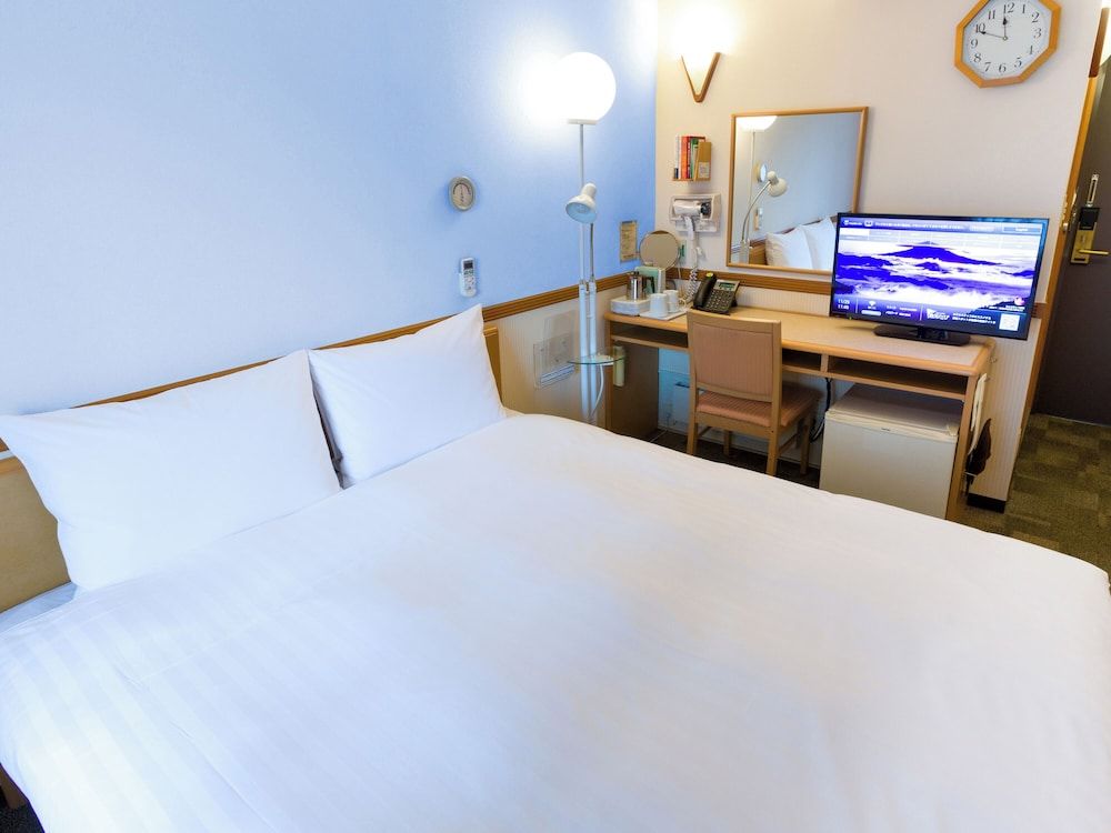 Toyoko Inn JR Kobe Station Kita Standard Double Room, Non Smoking 2