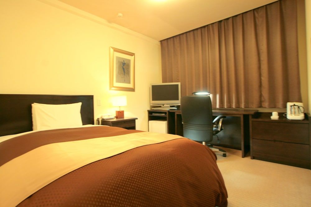 Single Room, Smoking, City View