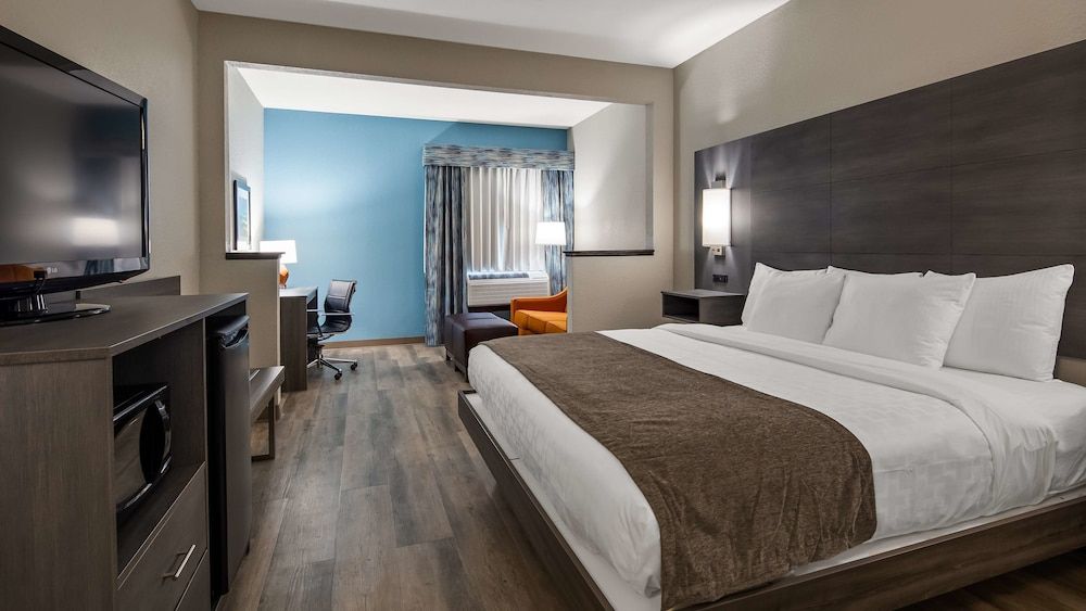 Standard Room, 1 King Bed with Sofa bed, Non Smoking, Refrigerator & Microwave (with Sofabed)