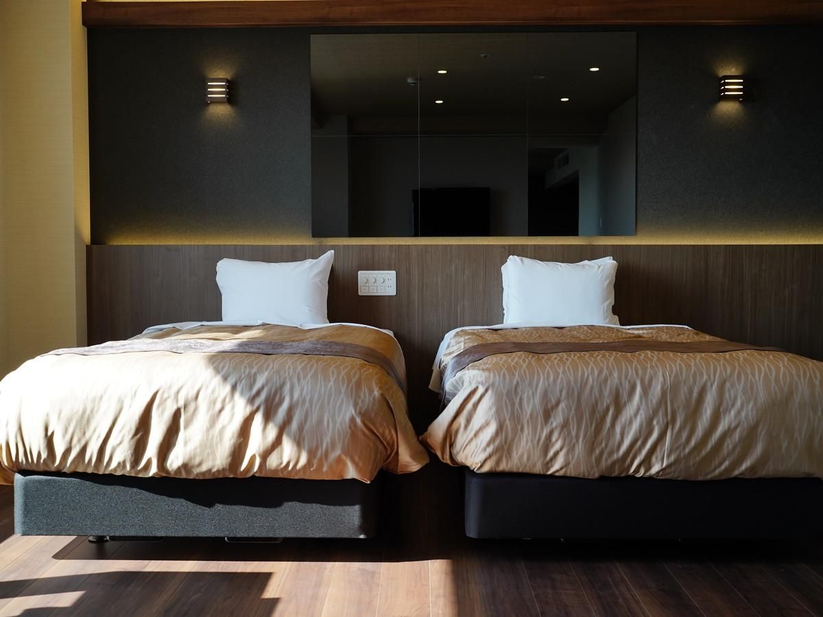 Japanese Modern Japanese Western Style Suite with Shigaraki Yaki Open-Air Bath