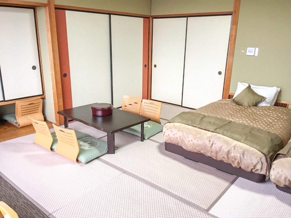 Japanese Modern Style Twin Room with 10 Tatami