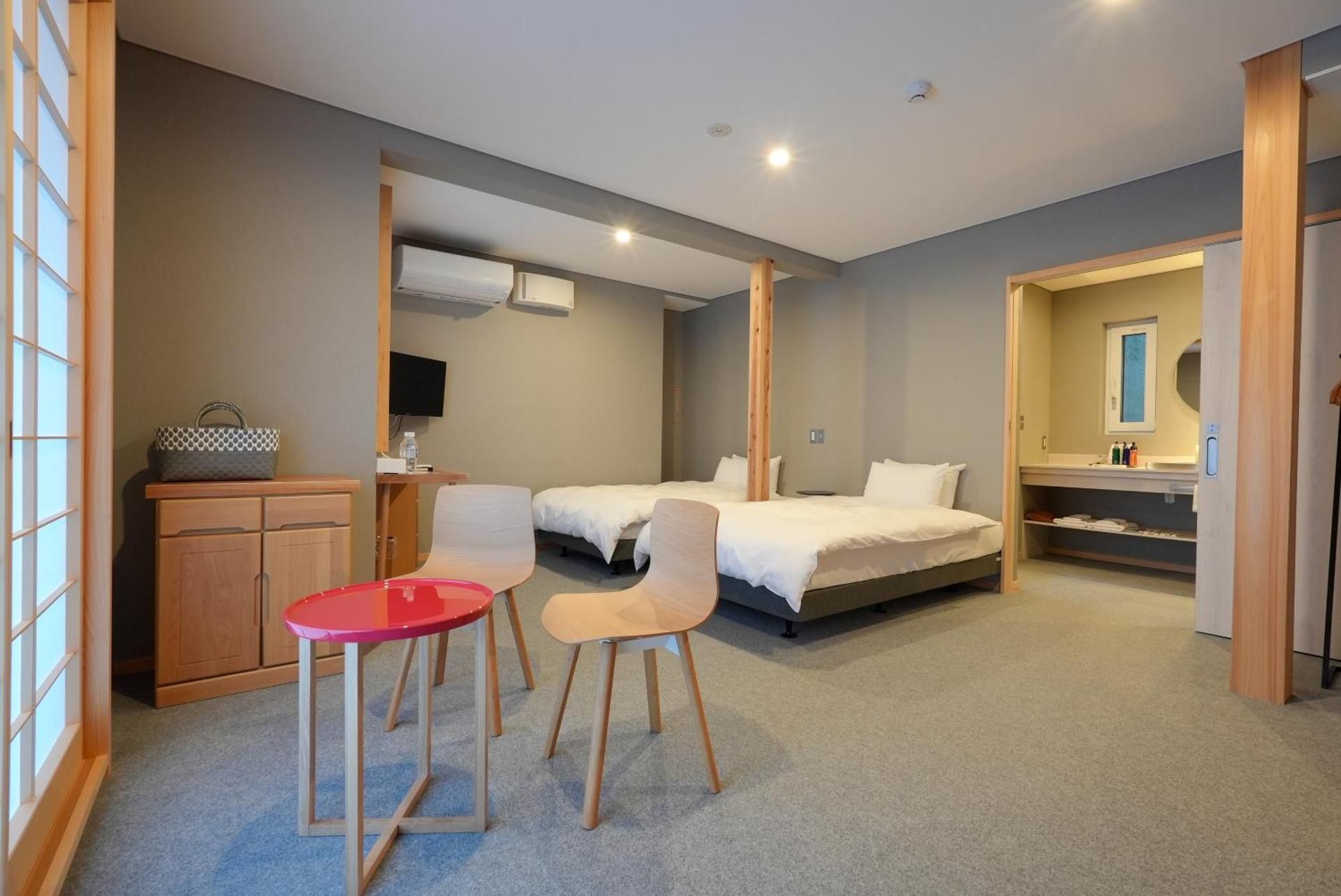 Twin Room with Private Hot Spring - 2-3 Min Walk to Annex, Located Outside Main Hotel