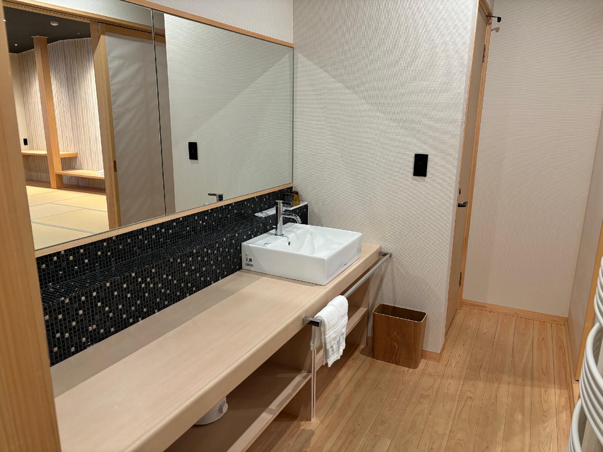 Large Modern Japanese-Style Room with Futon - No Bath and No Shower