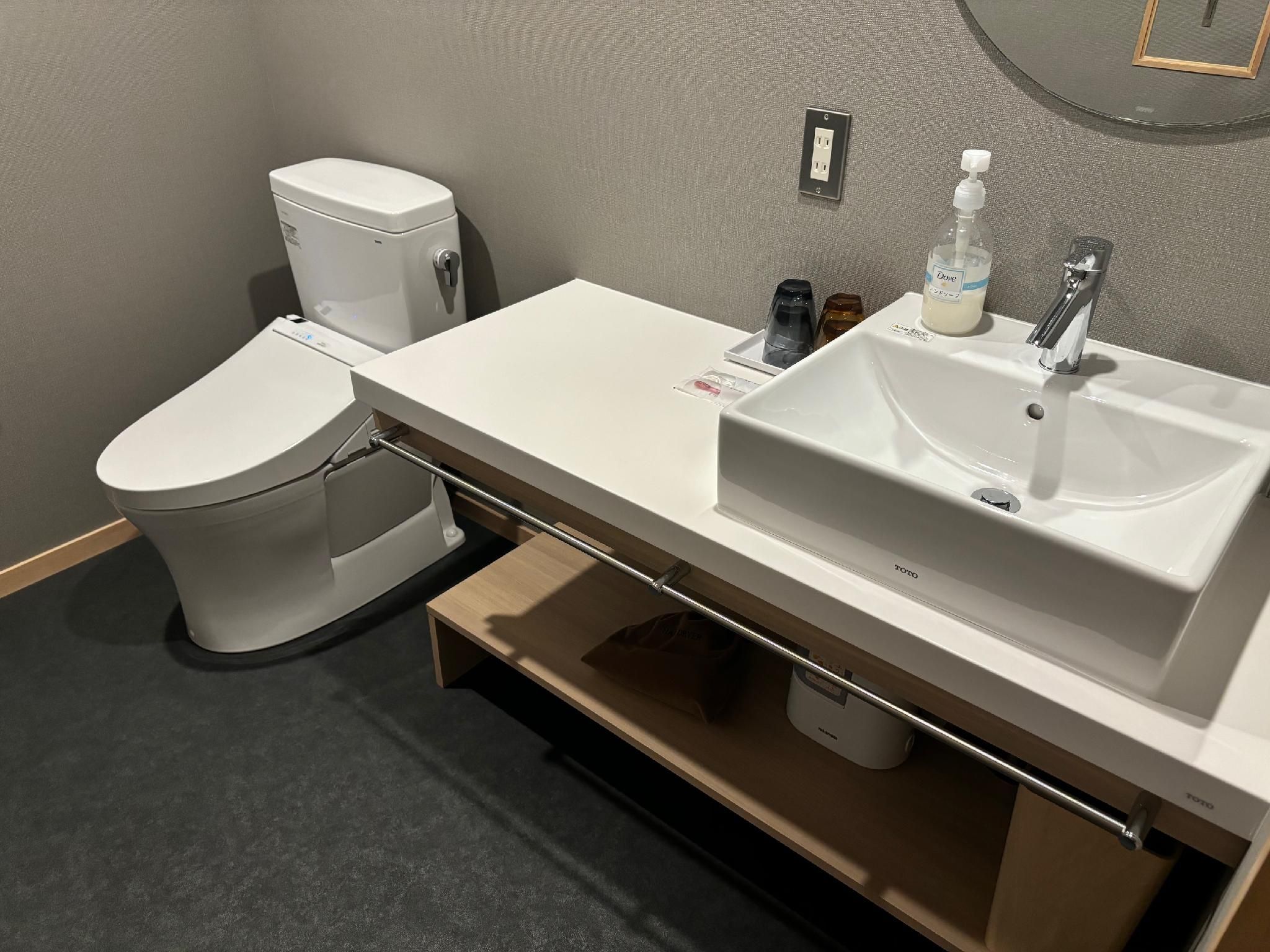 Large Japanese Style Room with Futon - No Bath, No Shower
