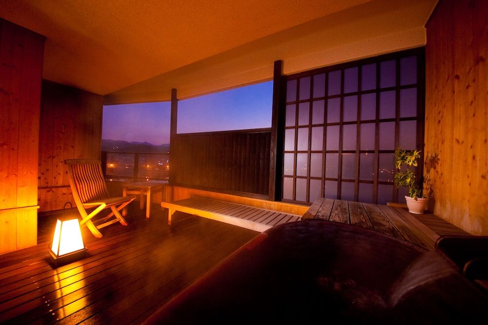 Deluxe Room, Hot Tub