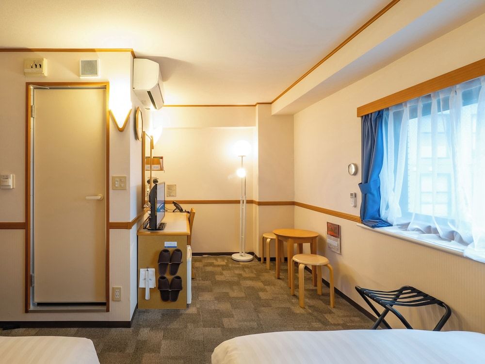 Toyoko Inn Tokyo Asakusa Kuramae No.1 Standard Twin Room, Non Smoking 2