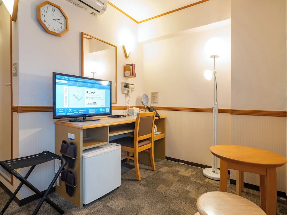 Toyoko Inn Tokyo Asakusa Kuramae No.1 Standard Twin Room, Non Smoking 7