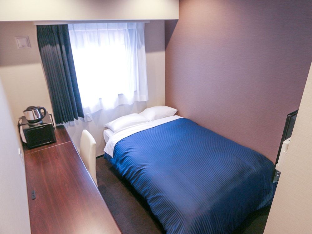 Single Room, Smoking